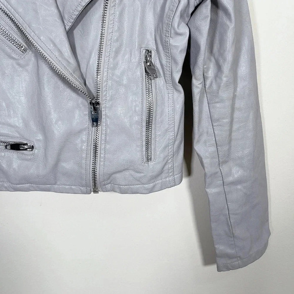 BLANKNYC | LIGHT GREY BIKER FAUX LEATHER JACKET - Picture 7 of 14